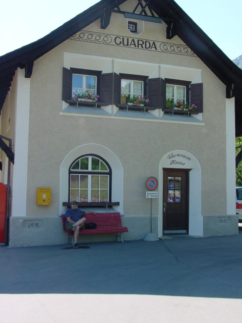 guardaTrainStation.JPG, 6/29/2004