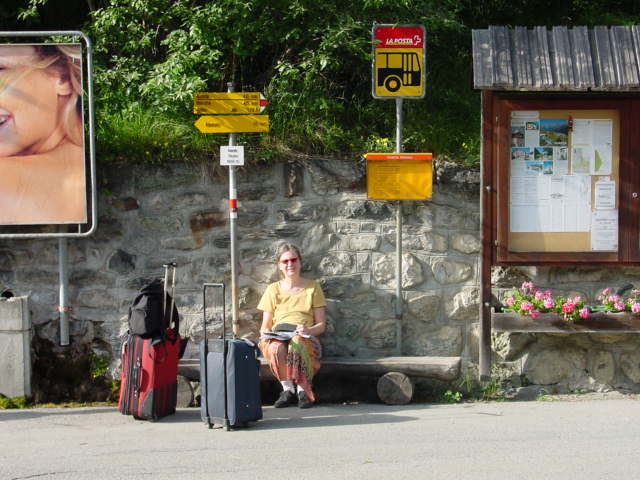 lynnWaitingForPostBusGuarda.JPG, 6/28/2004